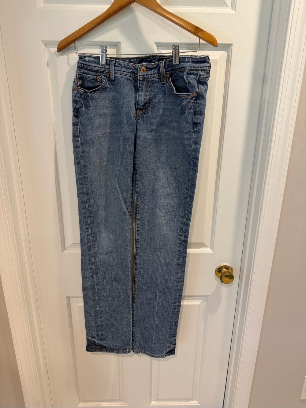 Seven7  Straight Leg Denim Jeans in Medium Blue Wash Sz 27   32 Inseam